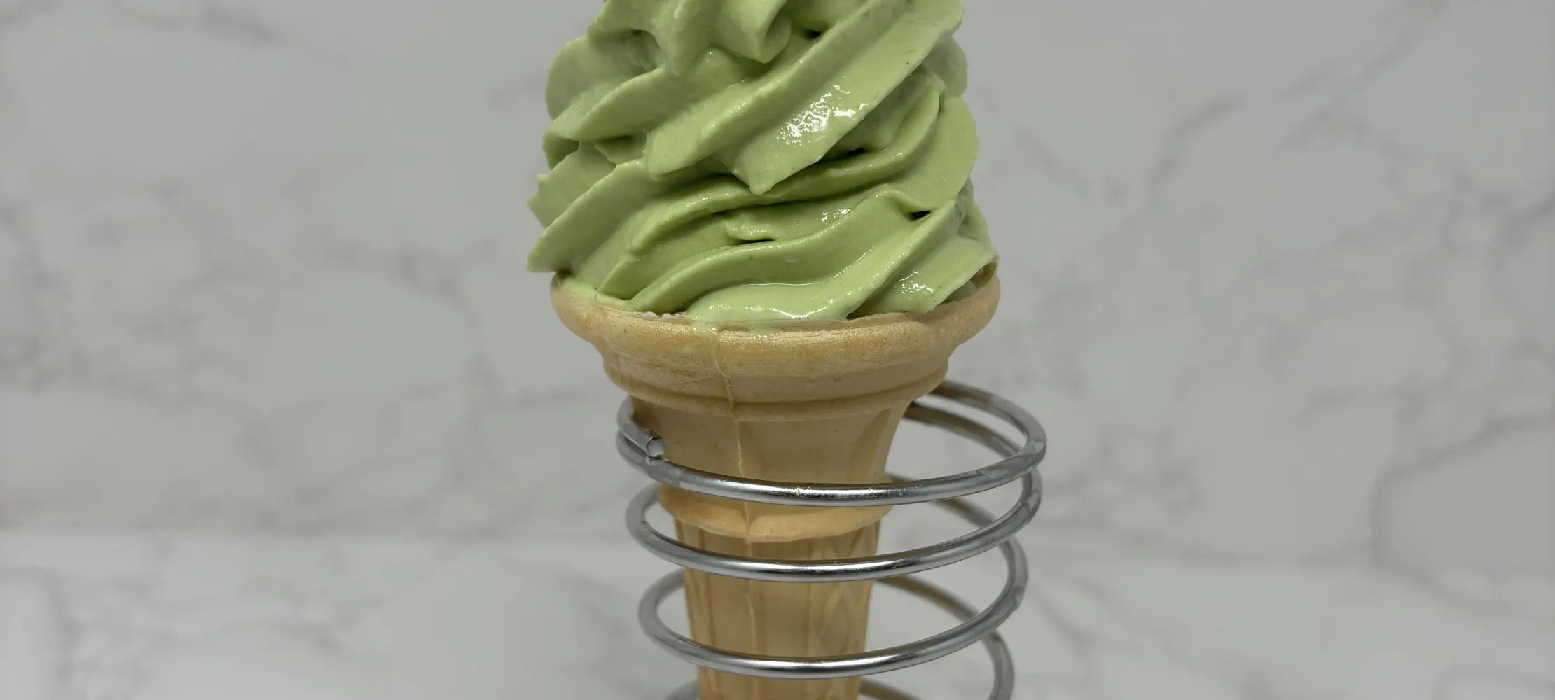 Matcha teás és áfonyás lágy joghurtfagylalt | Swirl by CREAMi Recept