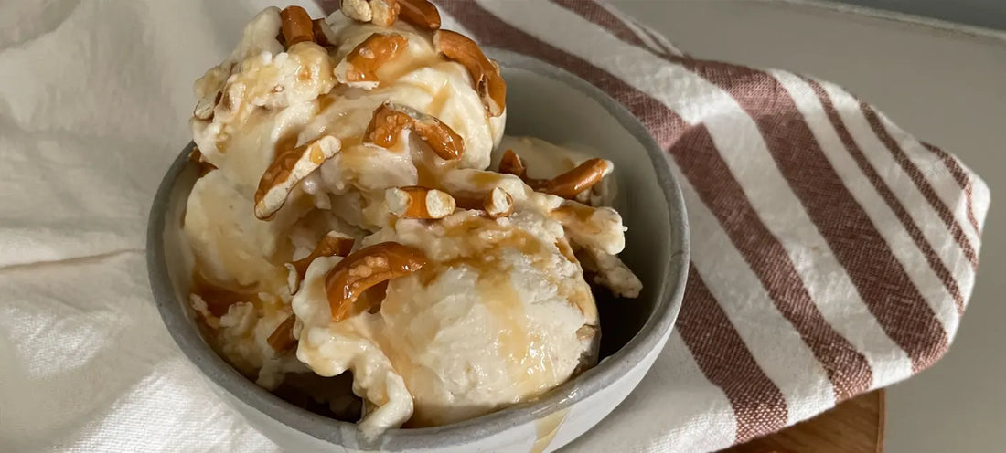 Karamellás Blondie fagyasztott joghurt pereccel – CREAMi
