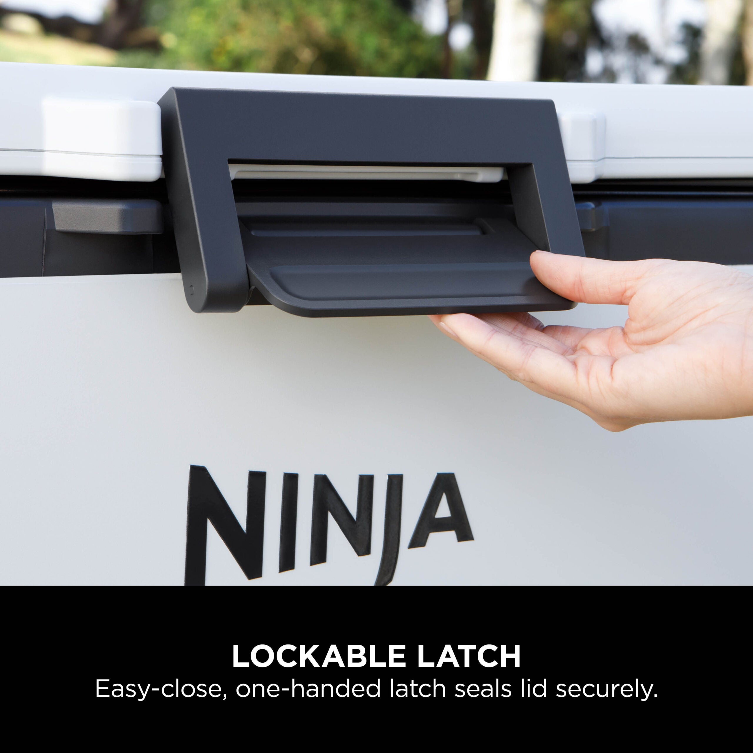 Ninja FB230EUWH Frost Vault kerekes hűtőláda – 28L – Fehér