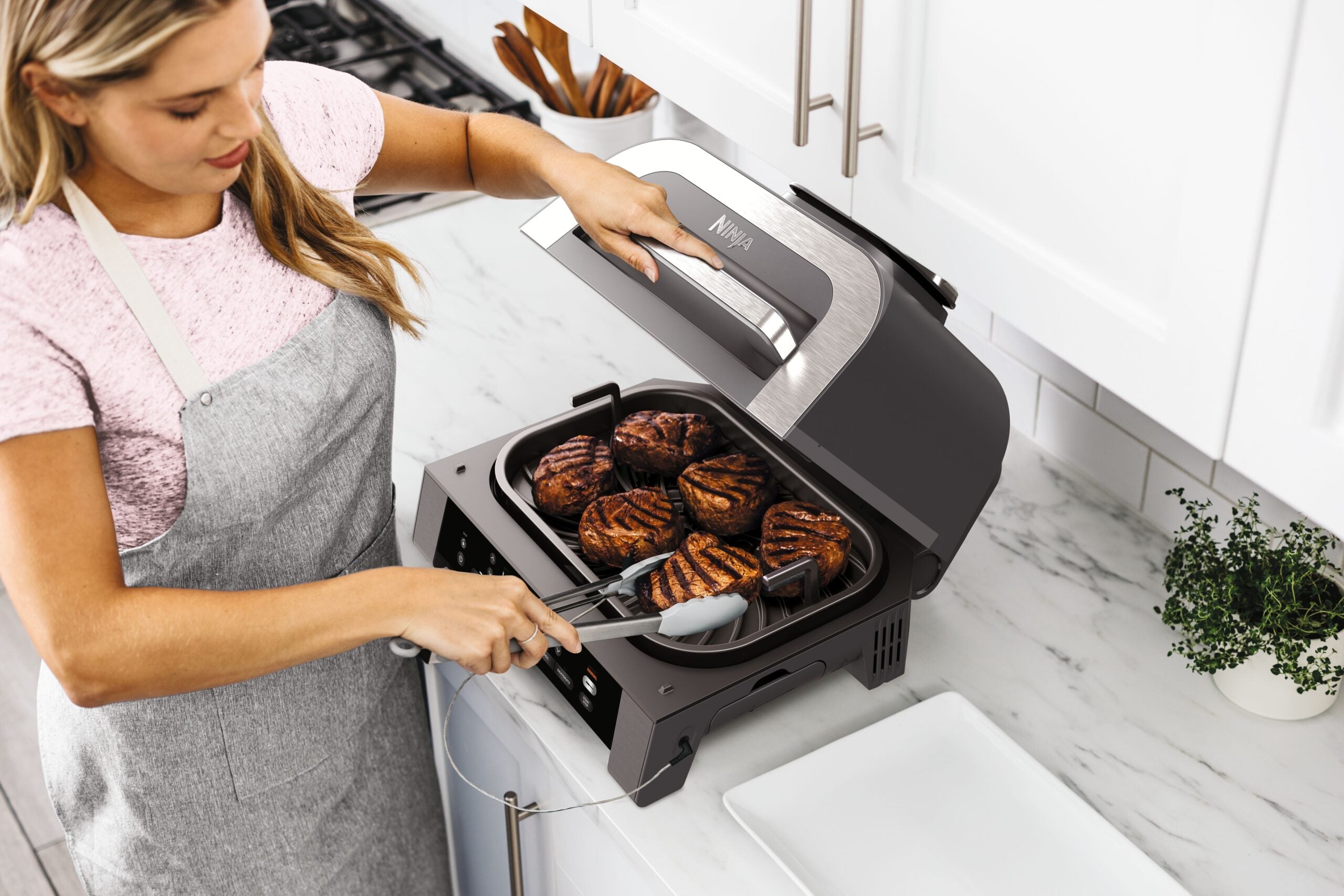 Ninja DG551EU Foodi Smart XL 6in1 Beltéri Grill és Air Fryer beépített maghőmérővel
